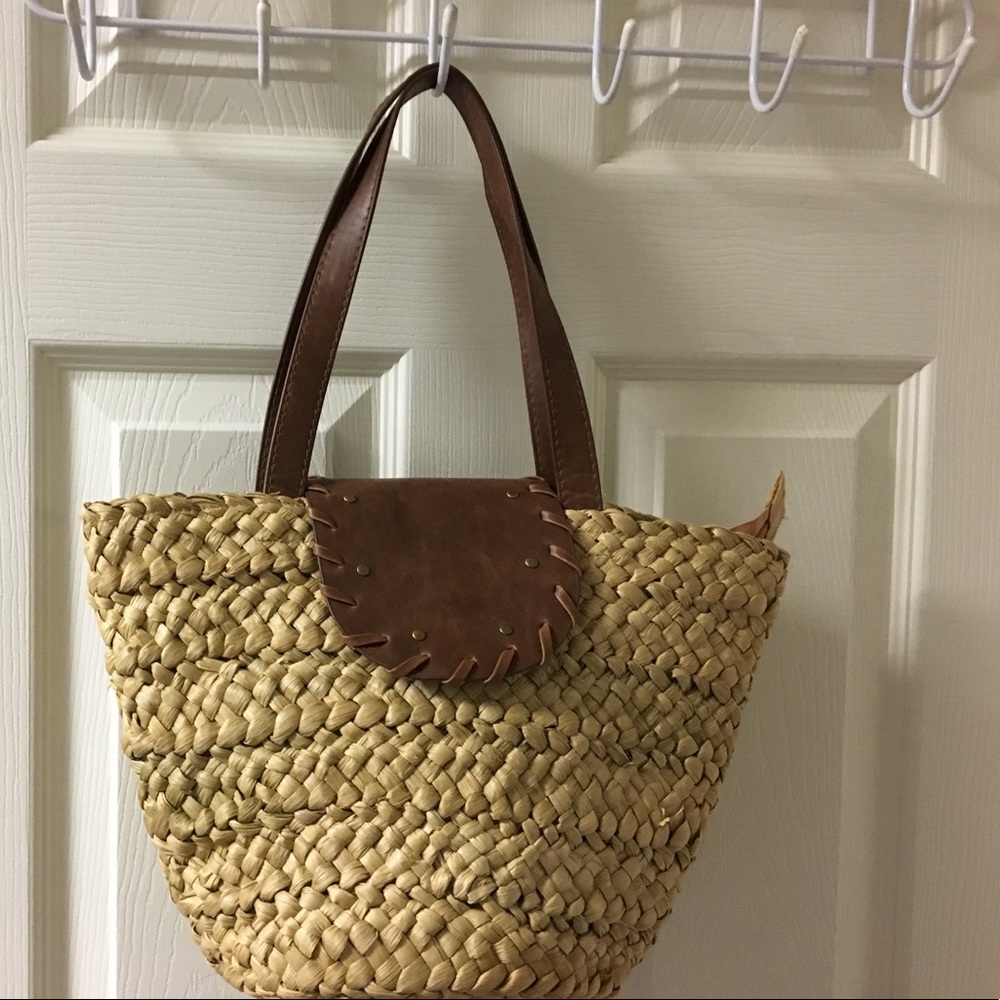 Small Straw Handbag. NWOT