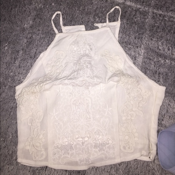 Abercrombie & Fitch Tops - Abercrombie lace halter crop top