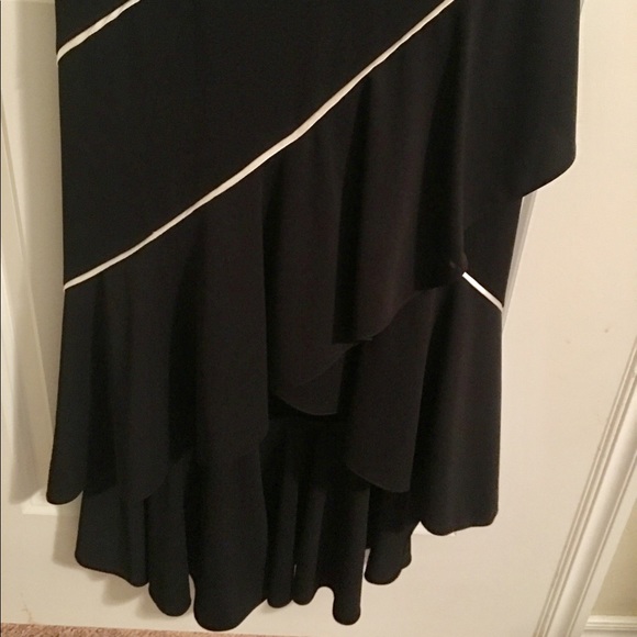 Asymmetrical evening gown - Picture 3 of 5