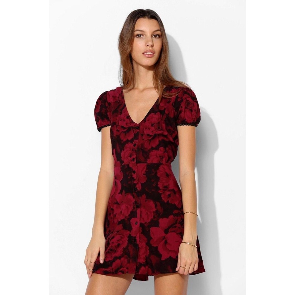 Urban Outfitters Motel Tea Dress in Floral Maroon