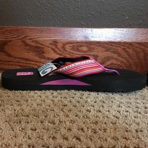 Teva mush flip flops. Brand new.