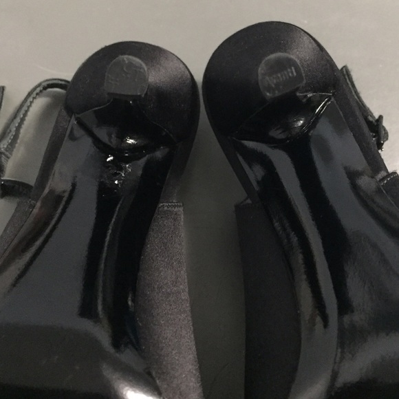 Stuart Weitzman women's heels w jewel detail - Picture 7 of 8