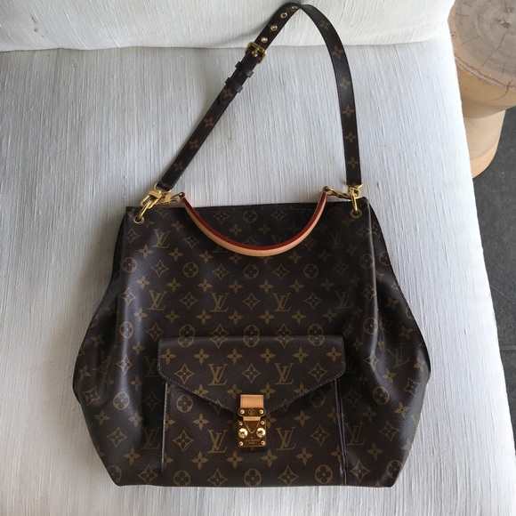 Louis Vuitton Handbags - Louis Vuitton shoulder bag