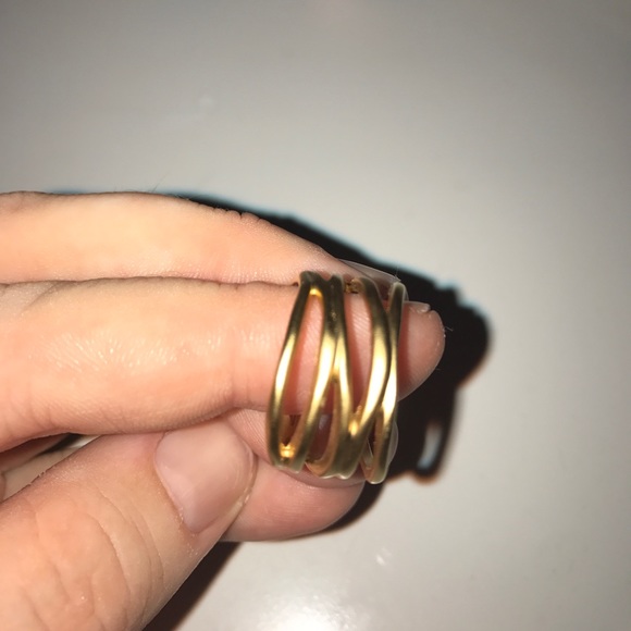 Gold band ring - Picture 2 of 3