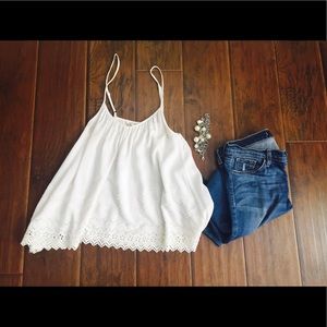 Perfect Billabong top for summer!!