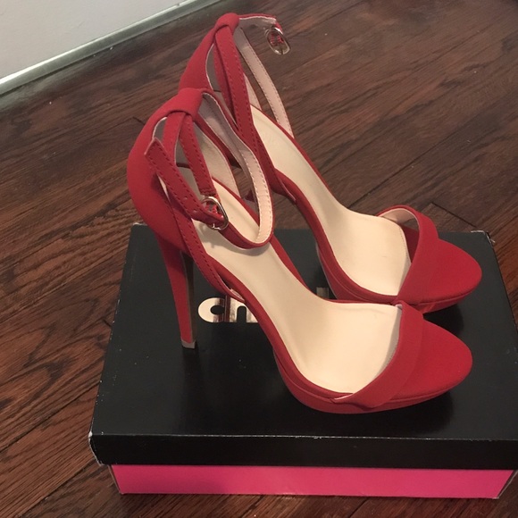 Red heels. - Picture 2 of 3
