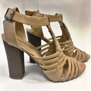 NWOT: Nude heels