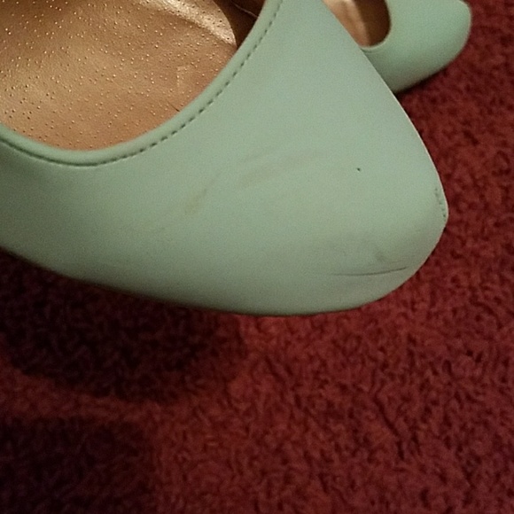 Heels - Picture 2 of 3