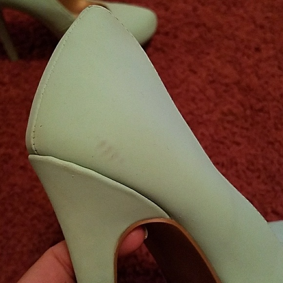 Heels - Picture 3 of 3