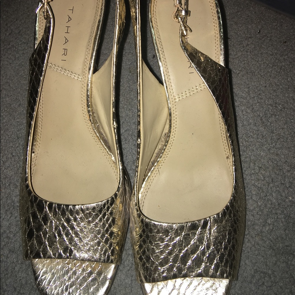 TAHARI heels