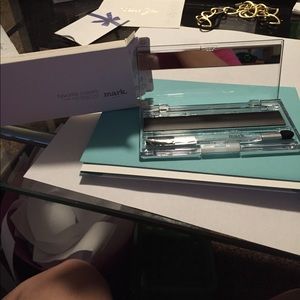 AVON EYE SHADOW HOLDER WITH MIRROR