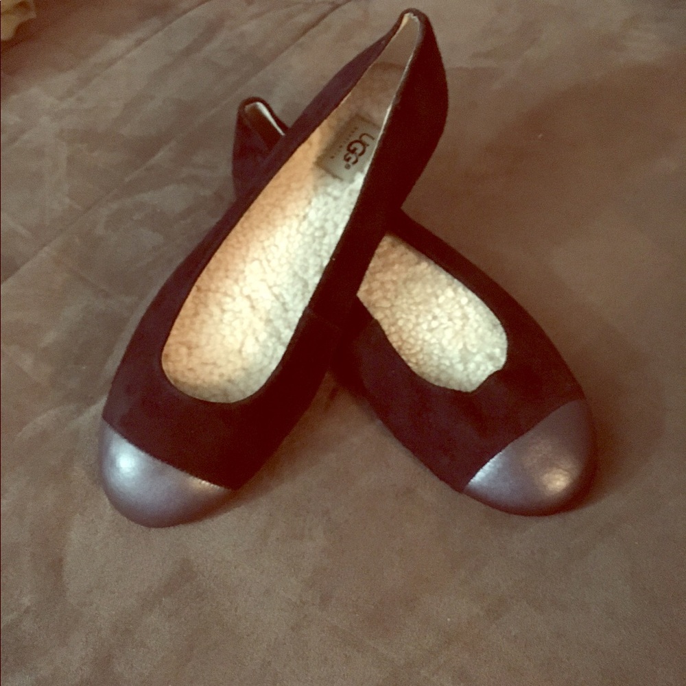 Never worn Ugg flats.