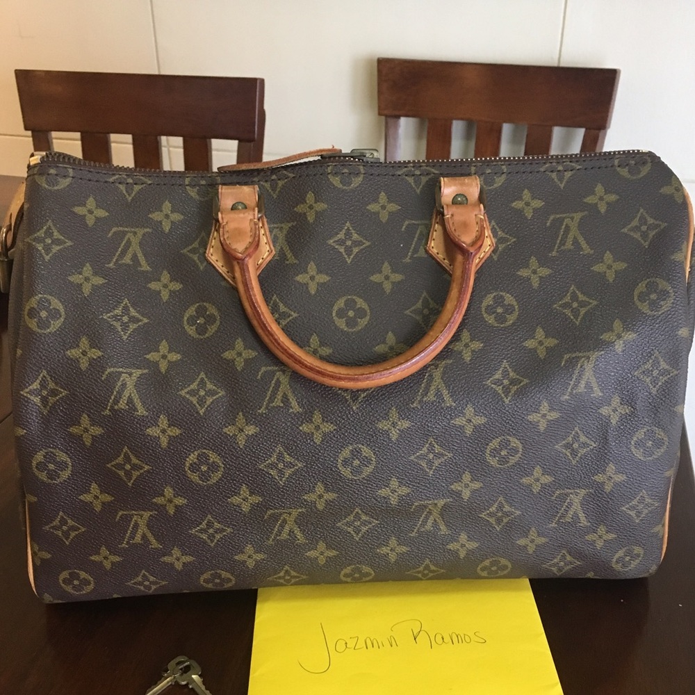 **SOLD**Authentic Vintage Louis Vuitton Speedy 35