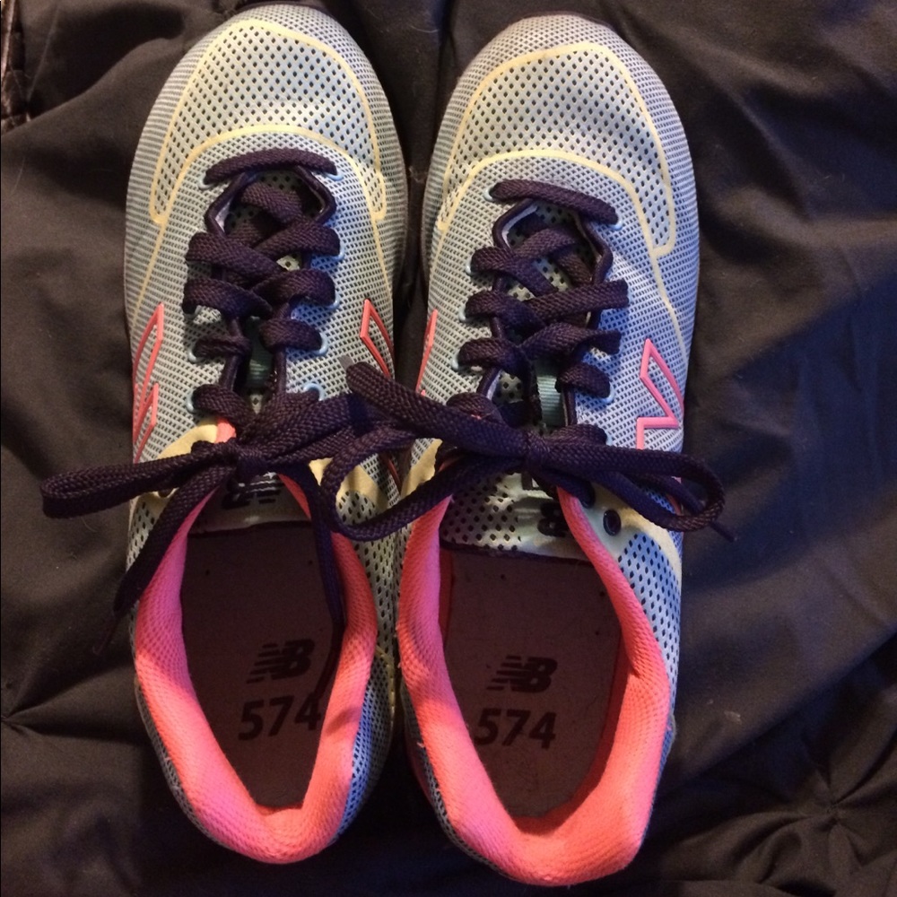 New Balance tennis shoes