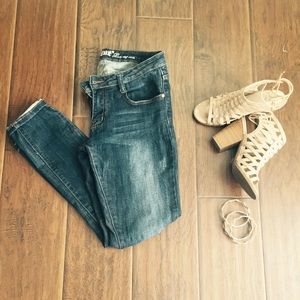 Distressed Skinny Ankle Jeans size 28