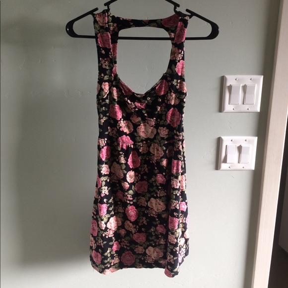 FLORAL DRESS! CUTE FOR BACK TO SCHOOL - Picture 1 of 4