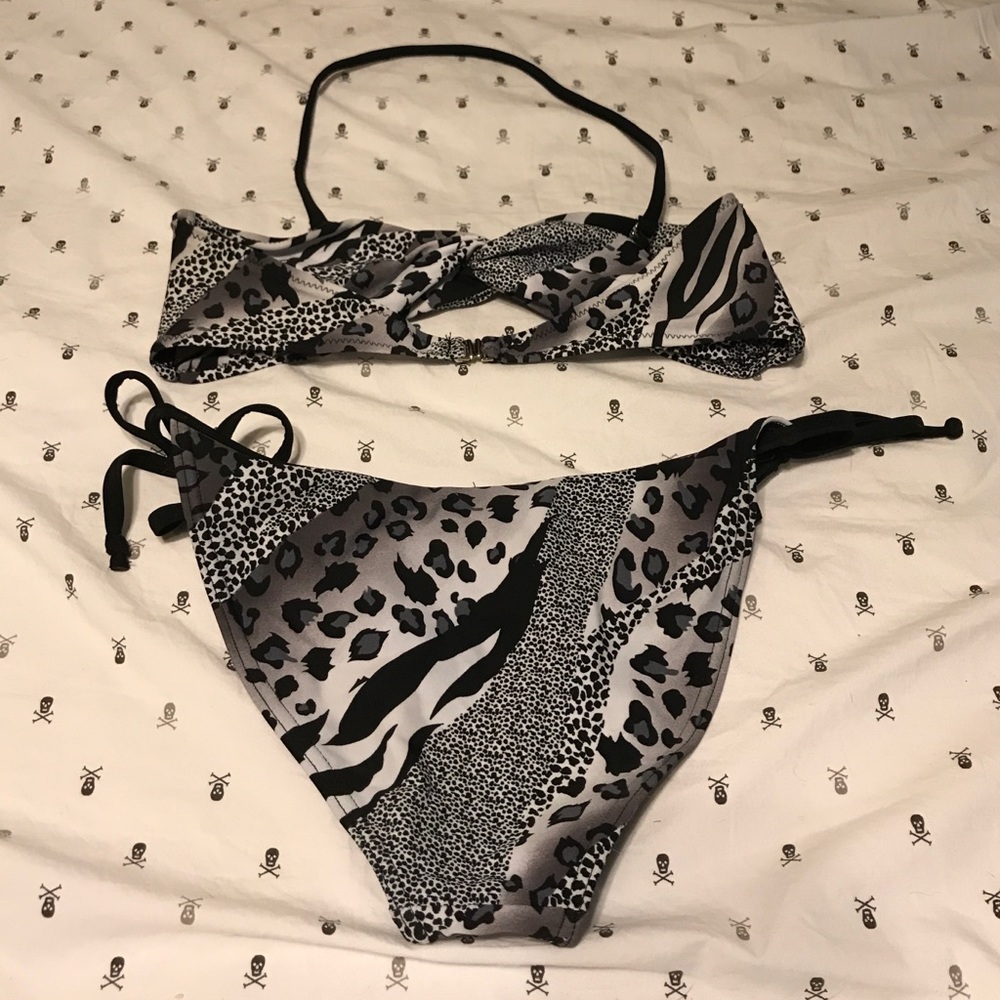 Bikini - Picture 2 of 2