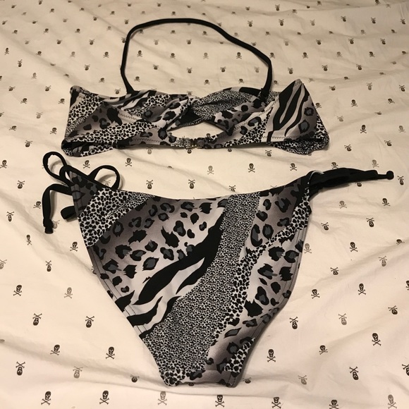 Bikini - Picture 2 of 2