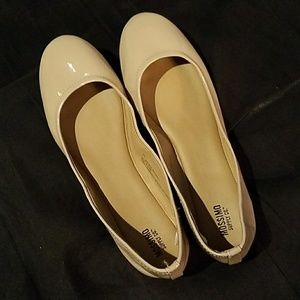 Nude flats