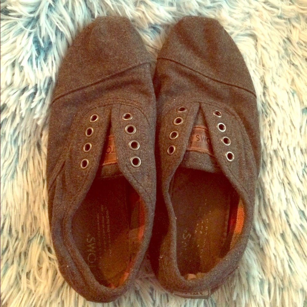 Grey shoelace TOMS
