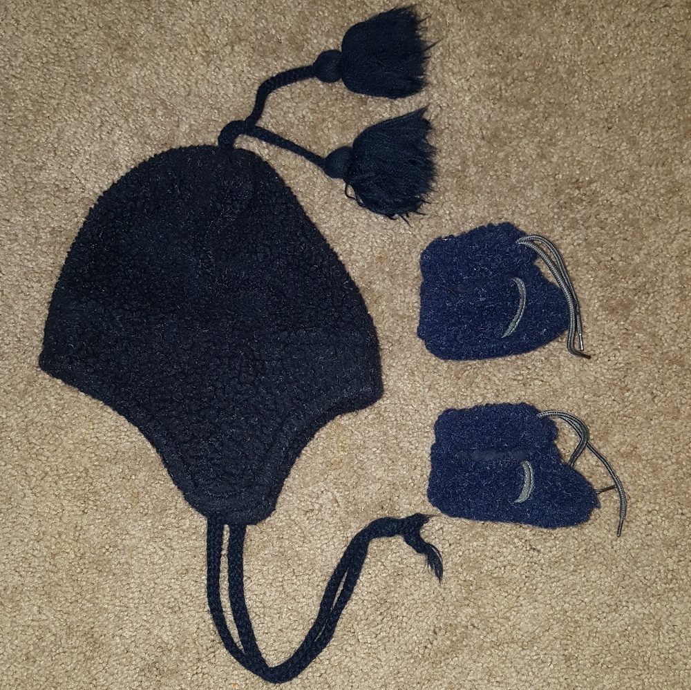 FINAL•Navy INFANT Puffin hat and booties•Winter