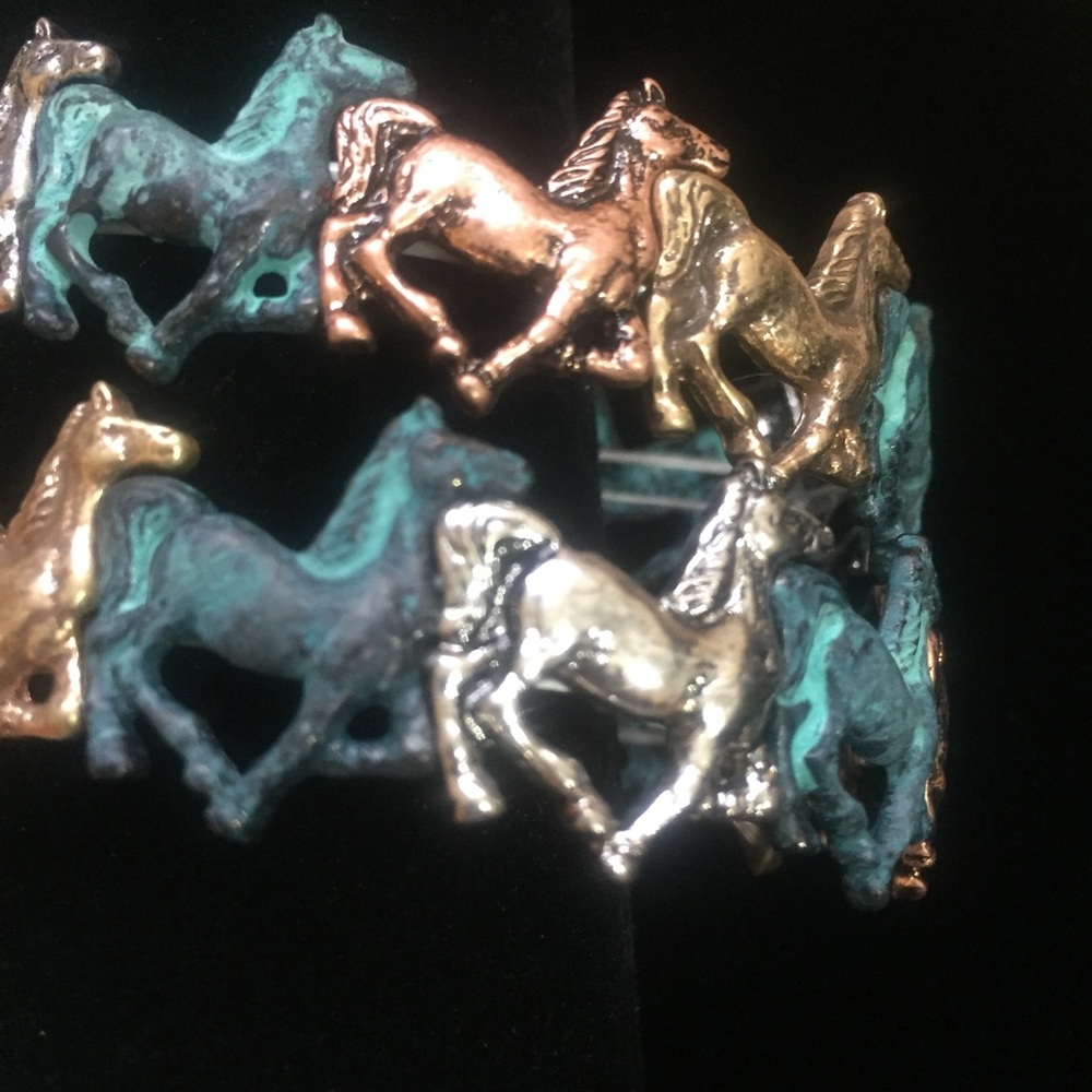 Equestrian Horse Stretch Bracelet  - Picture 3 of 5
