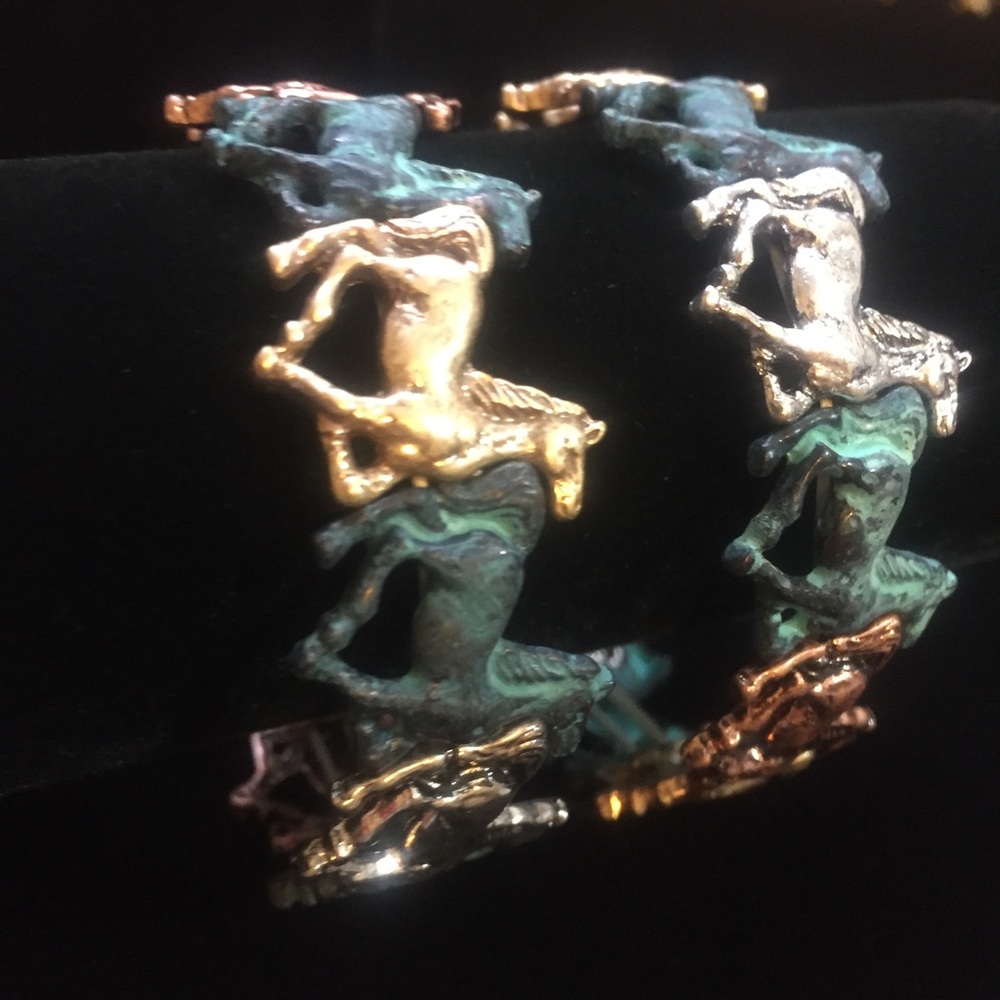 Equestrian Horse Stretch Bracelet  - Picture 4 of 5