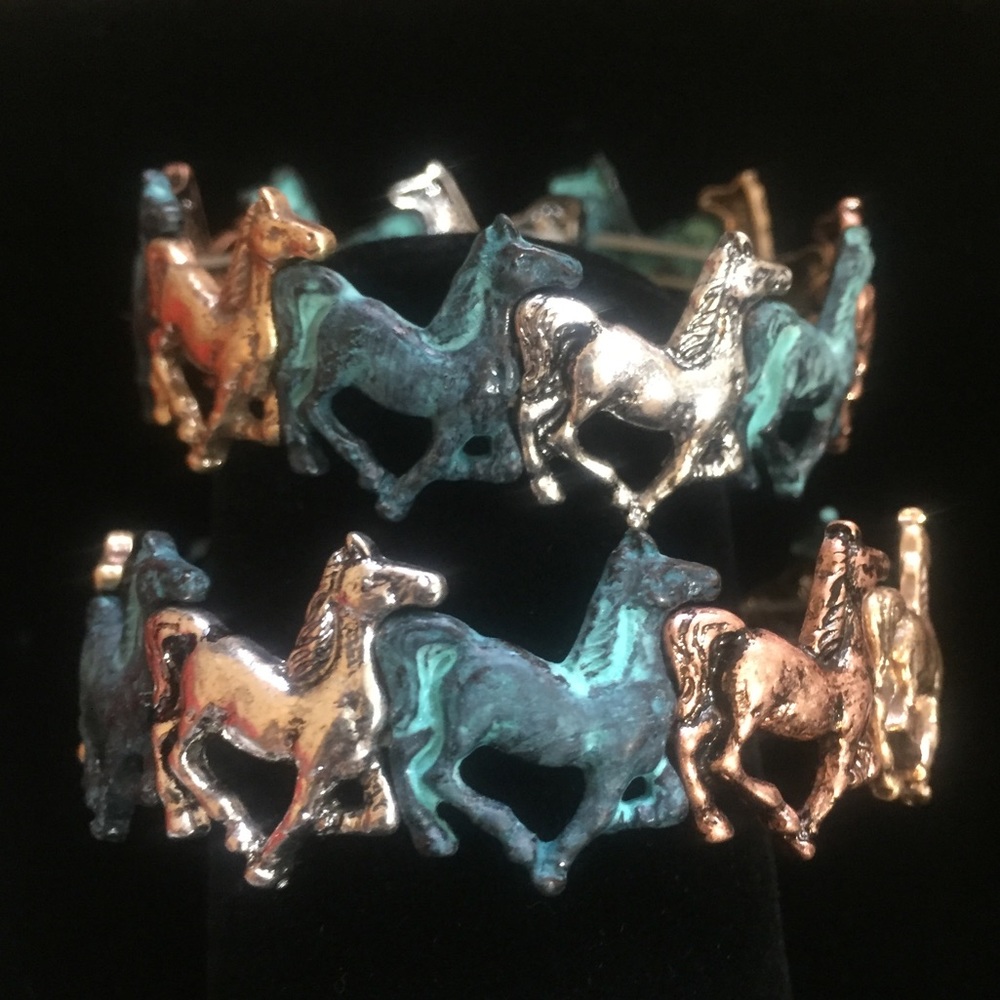 Equestrian Horse Stretch Bracelet  - Picture 5 of 5