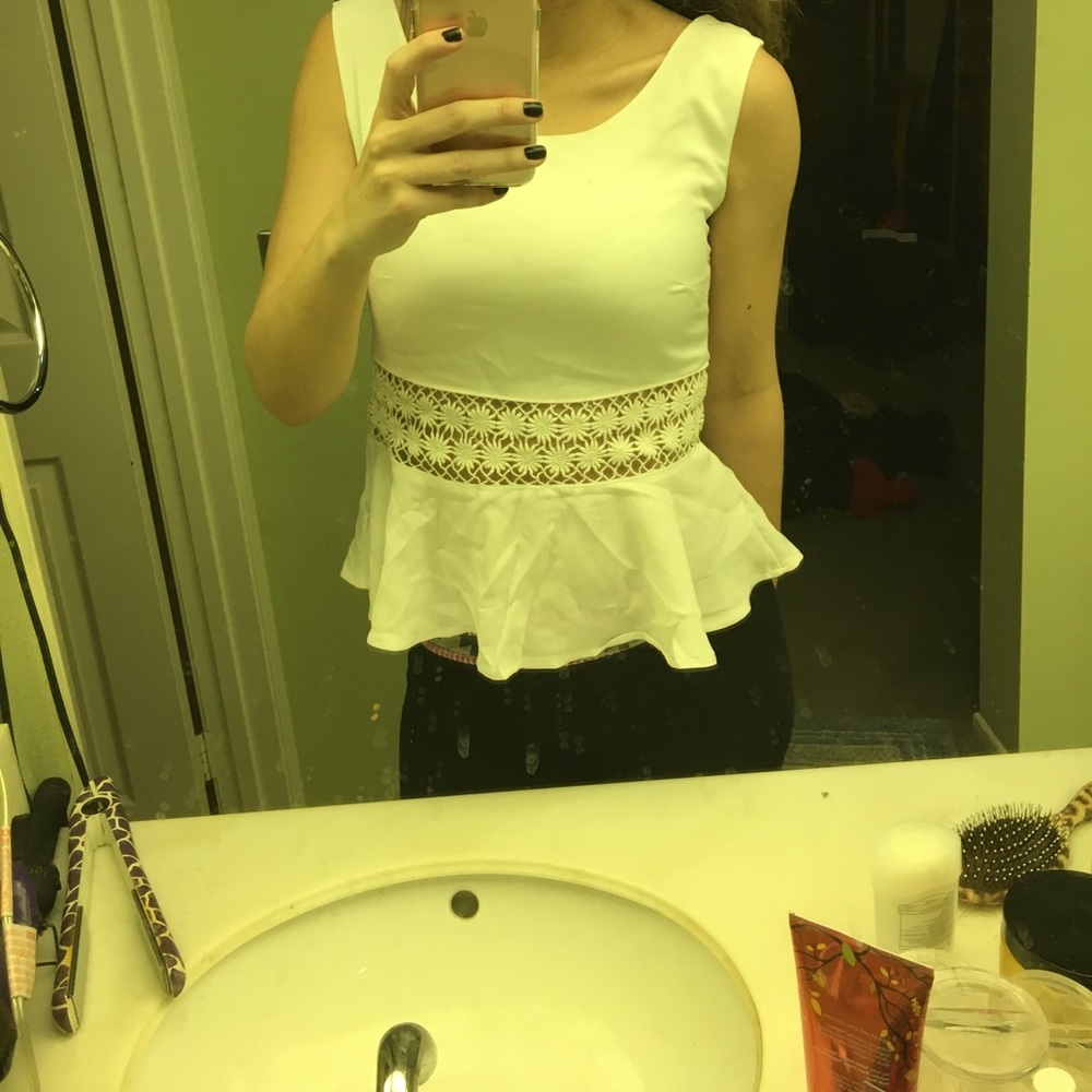 🌸🌸White peplum top🌸