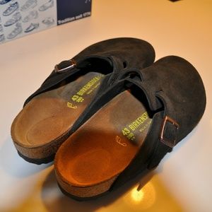 Birkenstock Boston clogs in Mocha Brown suede
