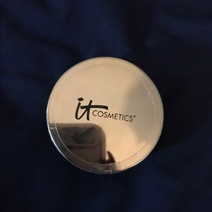 It cosmetics "bye bye pores"