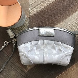 COACH Silver Signature C Jacquard&Leather Wristlet
