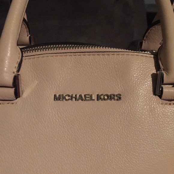 Michael Kors purse - Picture 2 of 4