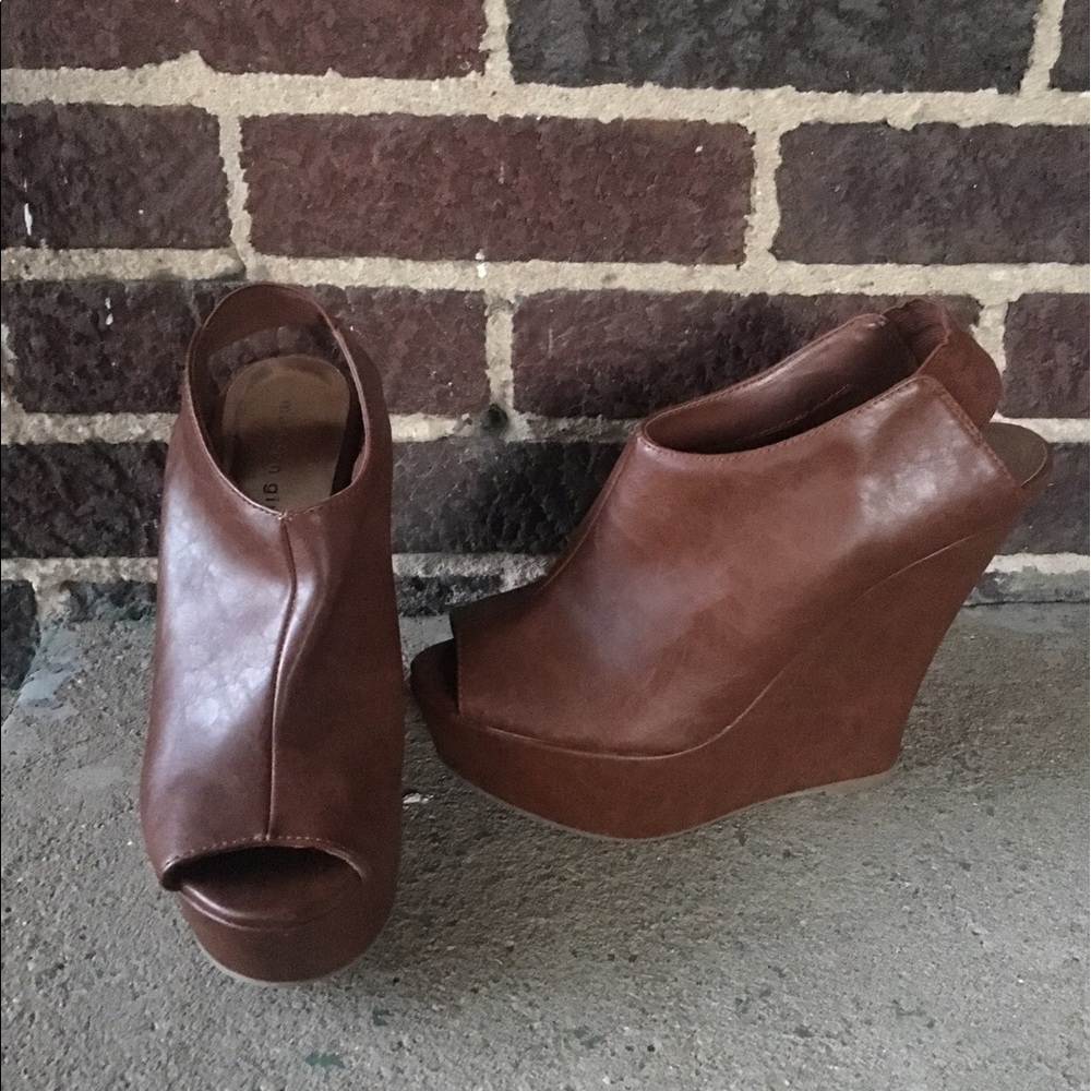 Madden Girl Wedge