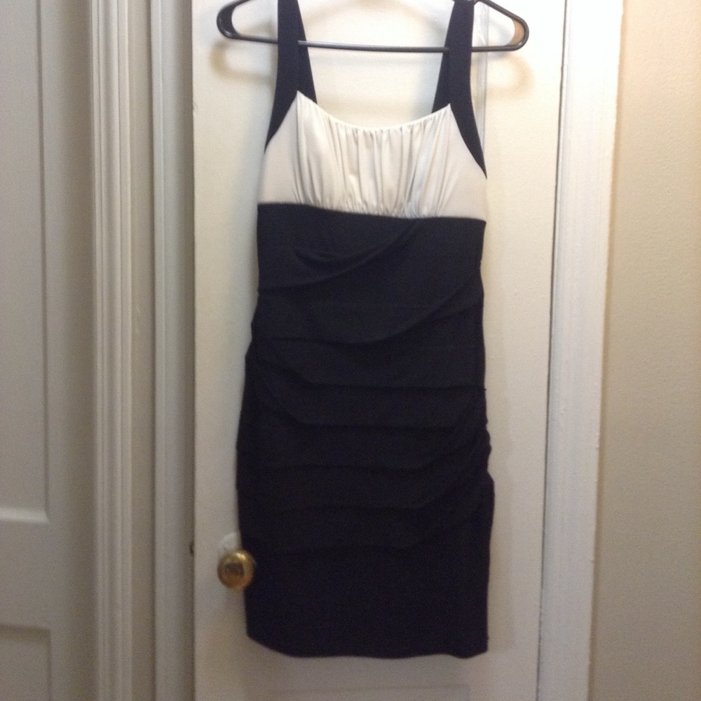 Black and white stretchy dress