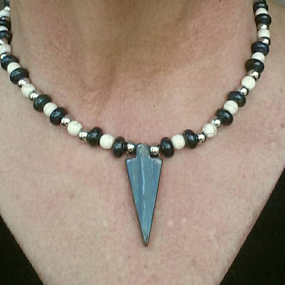 NATURAL IRON AGATE ARROWHEAD CHOKER -16"
