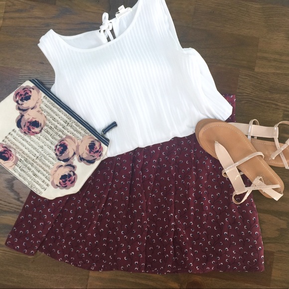 Old Navy Dresses & Skirts - Old Navy Maroon Floral Flared Mini Skirt Sz Medium