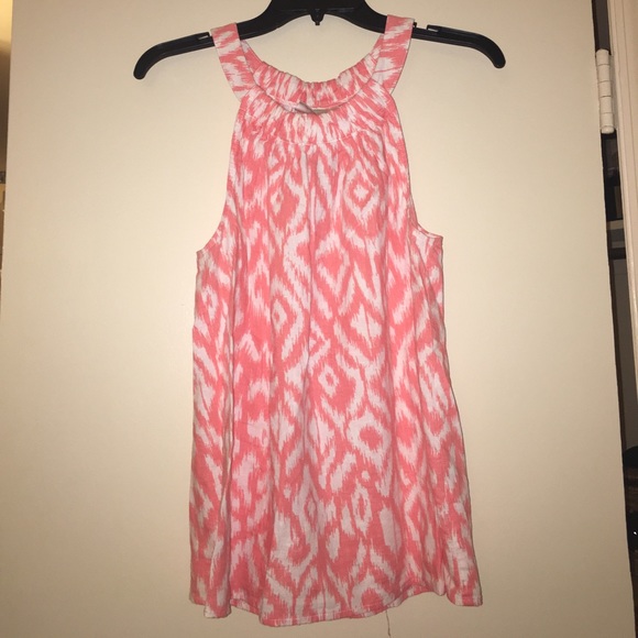 Kenar Tops - ADORABLE Pink & White tank top. 👌🏻pattern