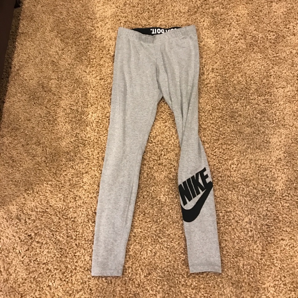 Grey Nike leggings