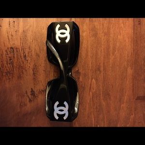 CHANEL sunglasses with authentic pearl logo