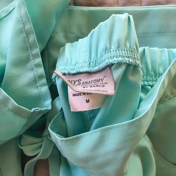 Customers also bought Shopping for petite scrub pants can be tiresome. Look no further because we offer all kinds of petite scrub pants to fit you perfectly. No more rolling up the hem of your scrub pants or folding the waist to ensure a secure fit - we've taken care of all the details for you!