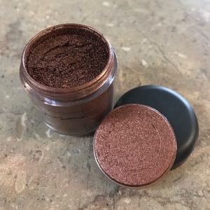 MAC PIGMENT 7.5 gm tub ,COCO BEACH, 🦄VERY RARE🦄