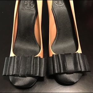 Tory Burch Size 9 Pink & Black Pumps with 4" heel.