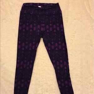 One size purple and navy LuLaRoe leggings 💜