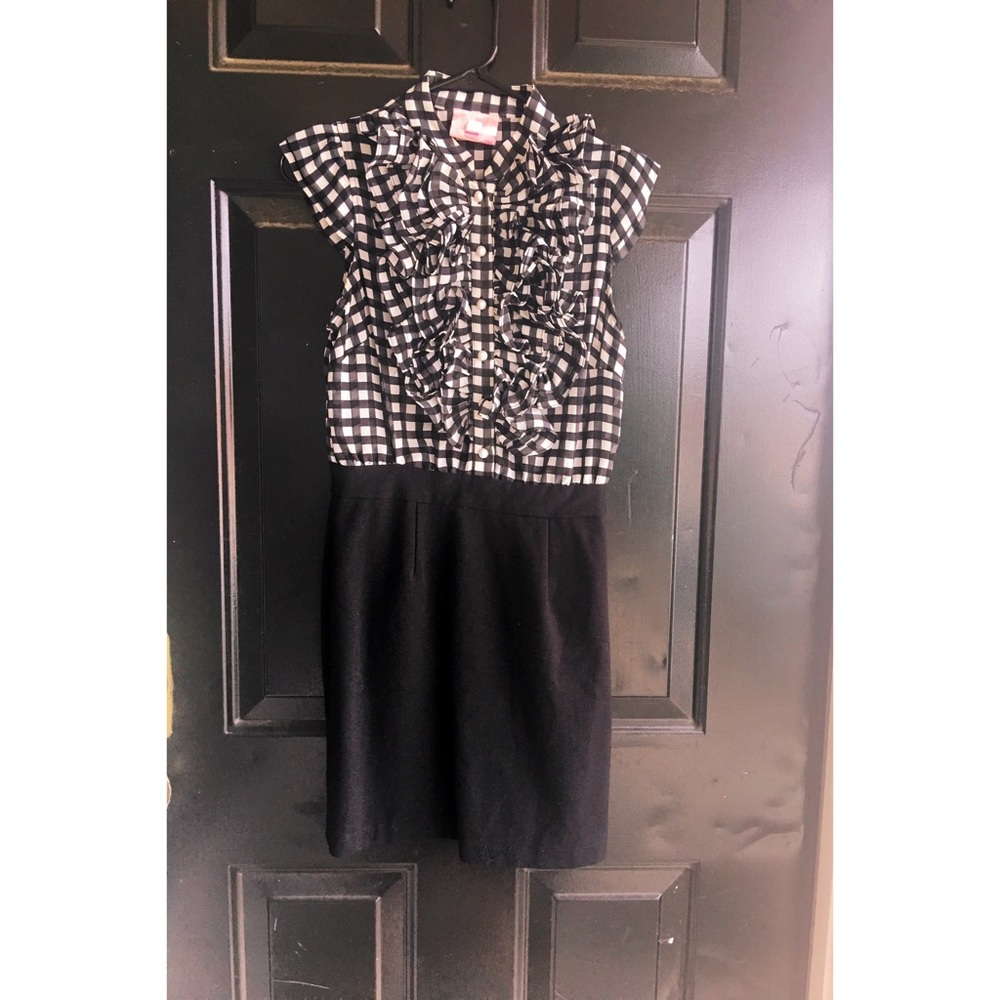 Frilly vintage-style pencil dress