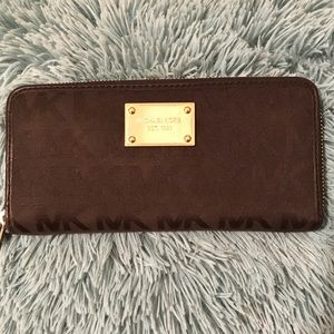 AUTH MICHAEL KORS BLACK WALLET