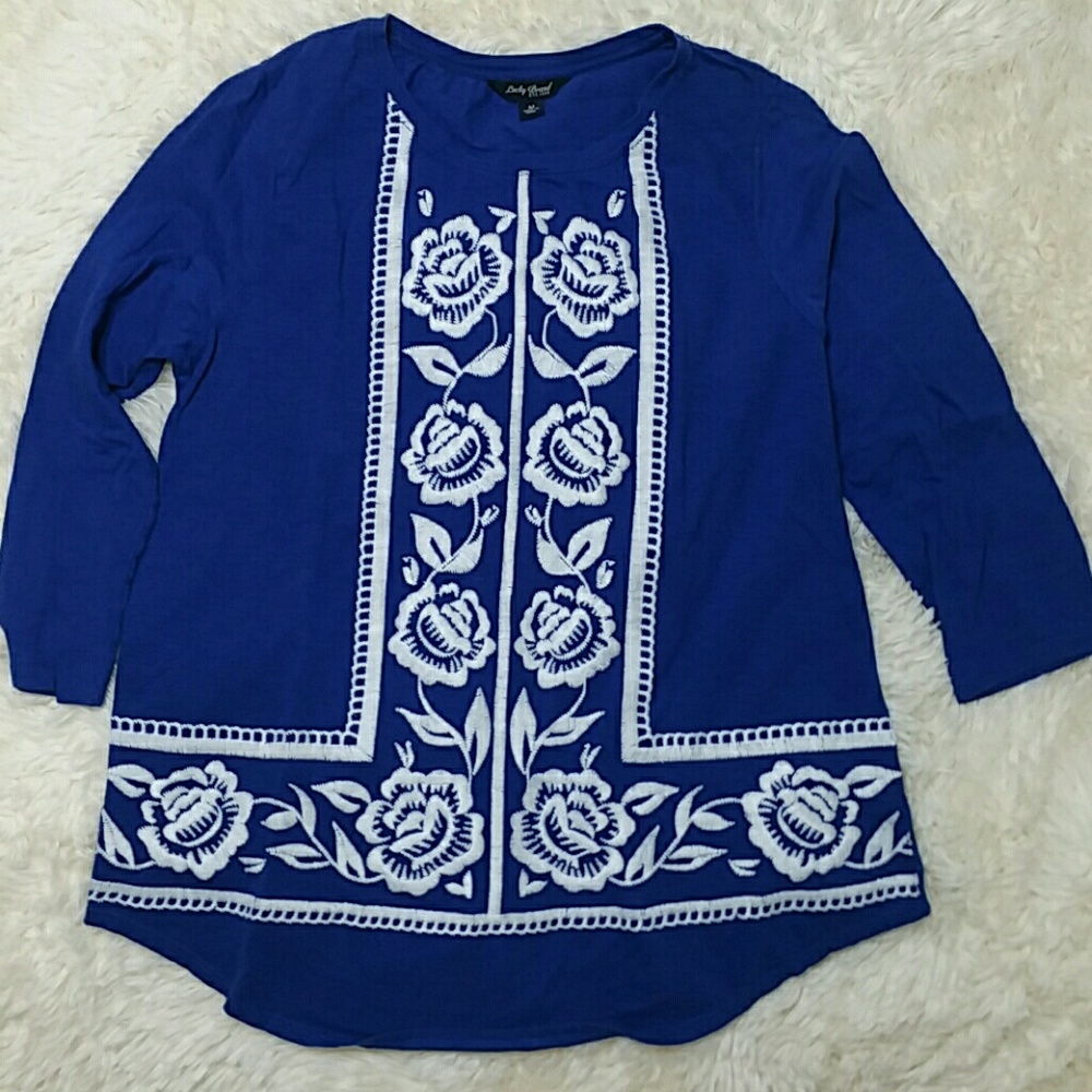 Lucky Brand embroidered 3/4 sleeve top