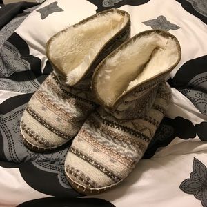 🆕American eagle fuzzy boots