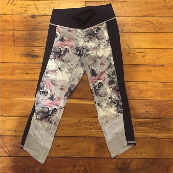 Lululemon crops. Luxtreme fabric. Size 6