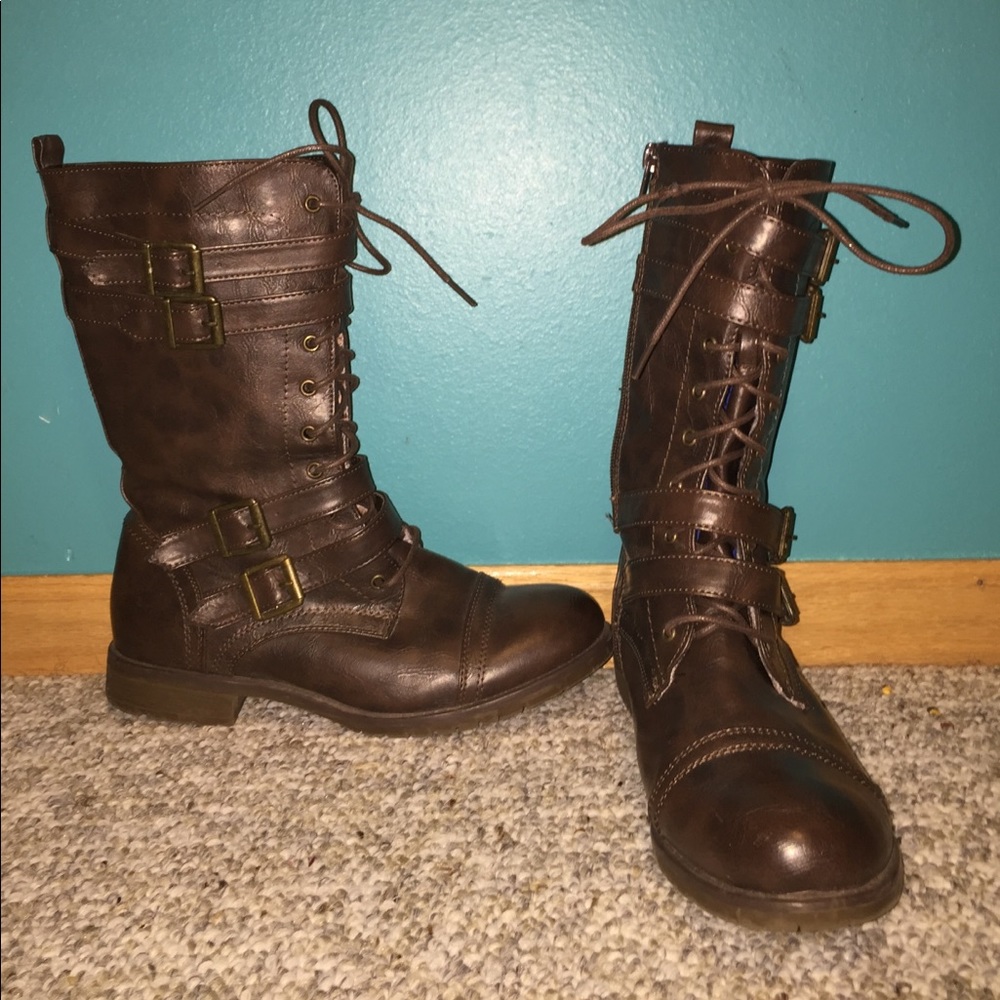 Combat boots